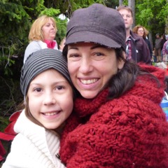 edyn-and-mom-banff-music-in-the-park